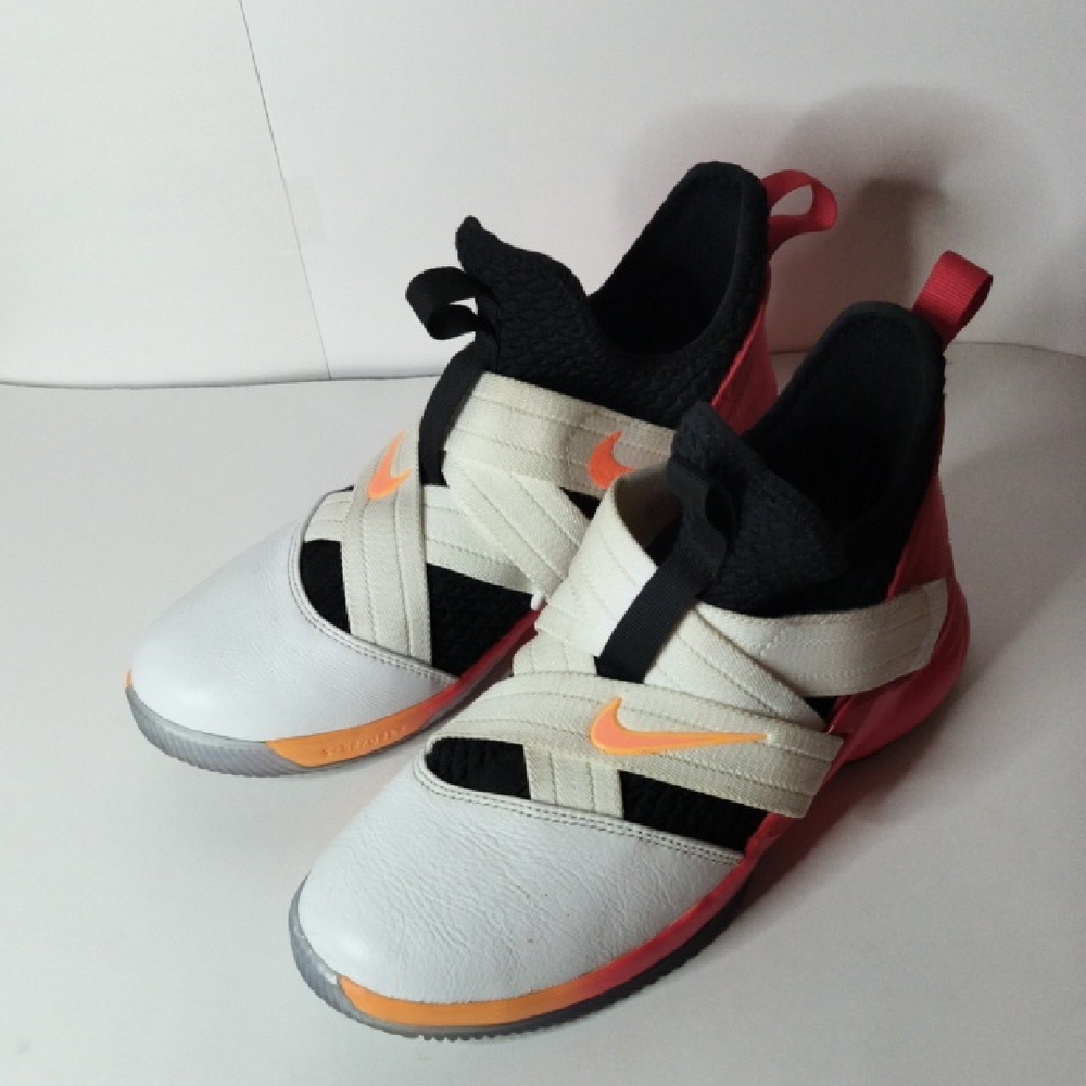 Nike LeBron Soldier 12 Youth Size 6.5Y Youth Basketball Shoes